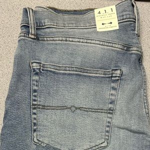 Lucky brand athletic taper jeans. W32 L30